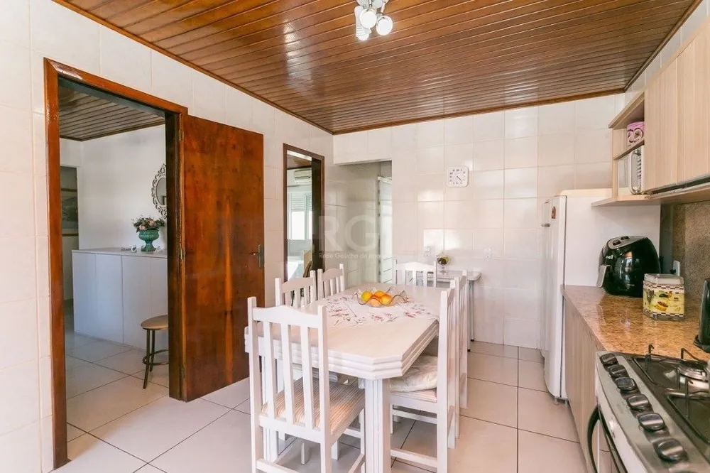 Casa, 6 quartos, 245 m² - Foto 2