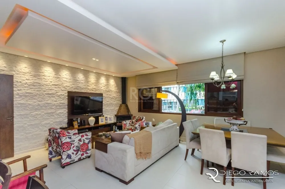 Casa, 4 quartos, 216 m² - Foto 1