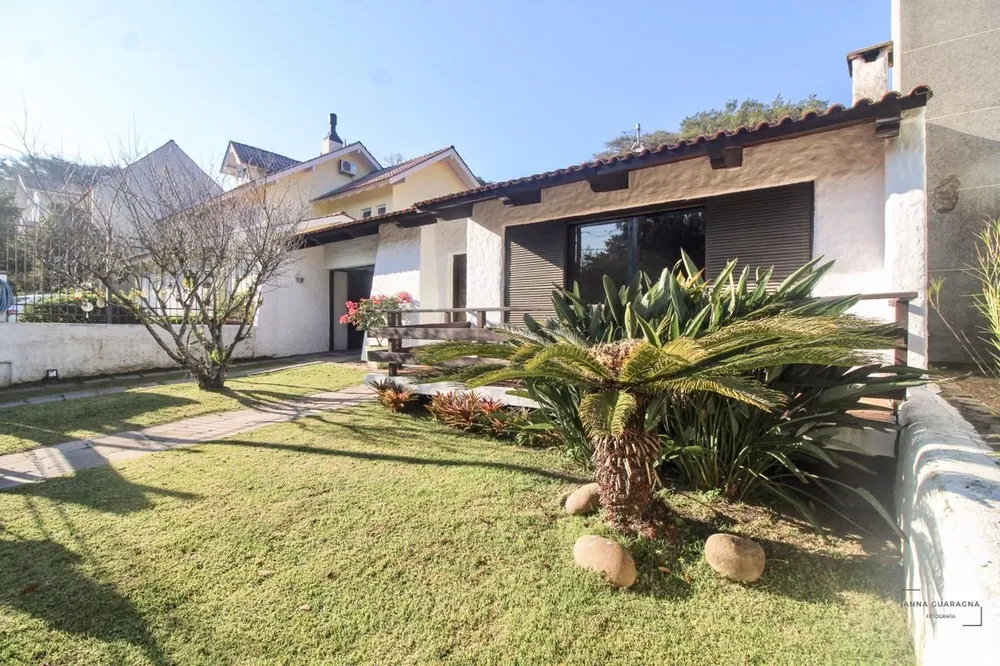 Casa, 3 quartos, 246 m² - Foto 1