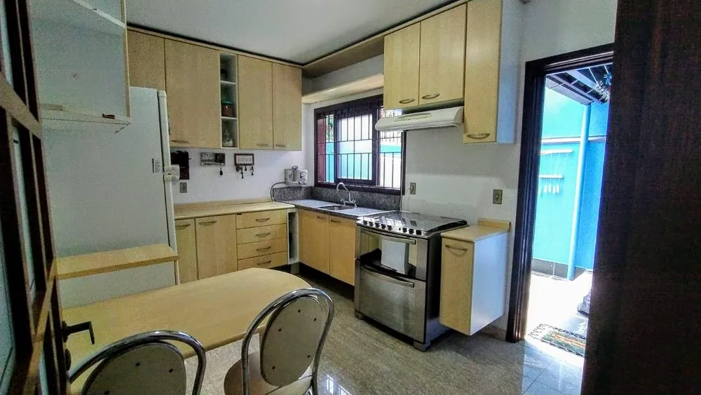Casa, 3 quartos, 248 m² - Foto 3