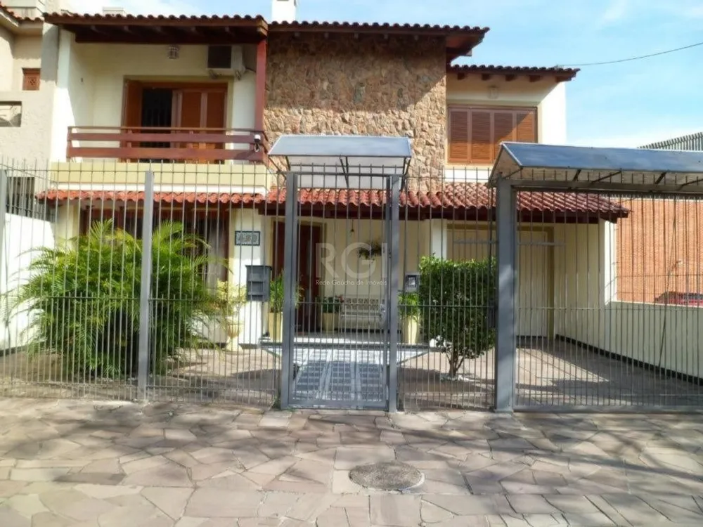 Casa, 4 quartos, 216 m² - Foto 1