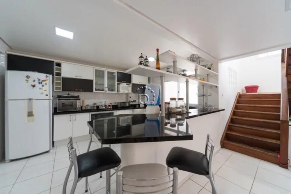 Casa, 3 quartos, 263 m² - Foto 2