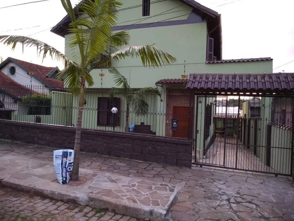 Sobrado, 3 quartos, 338 m² - Foto 1
