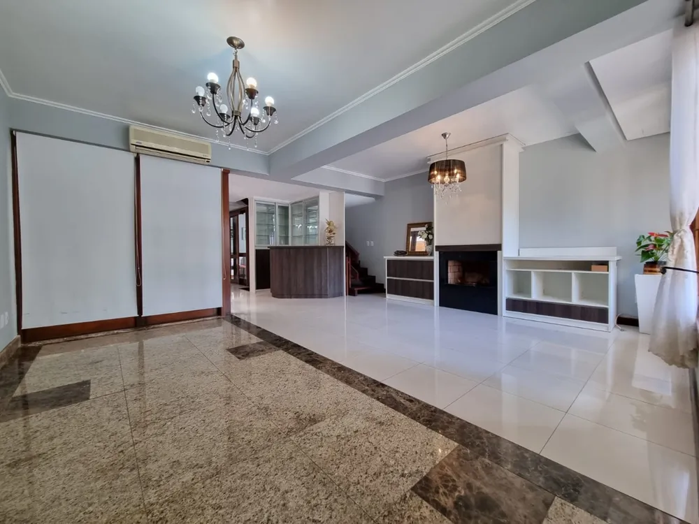 Casa, 3 quartos, 279 m² - Foto 1