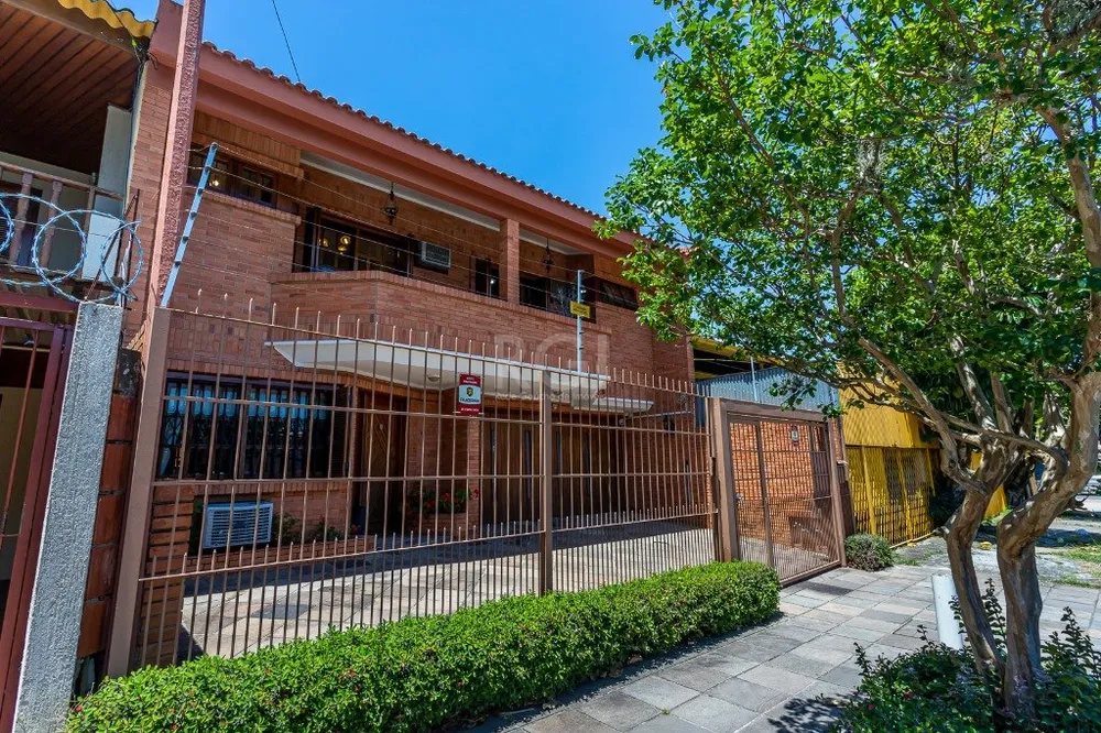 Casa, 4 quartos, 249 m² - Foto 1