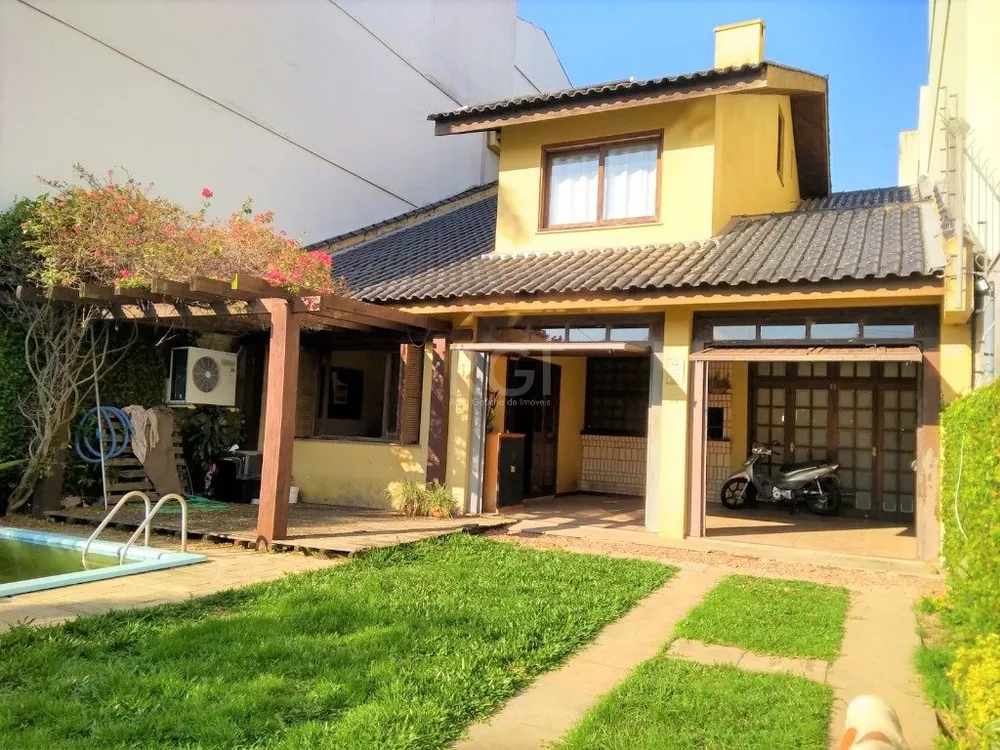 Casa, 3 quartos, 219 m² - Foto 1