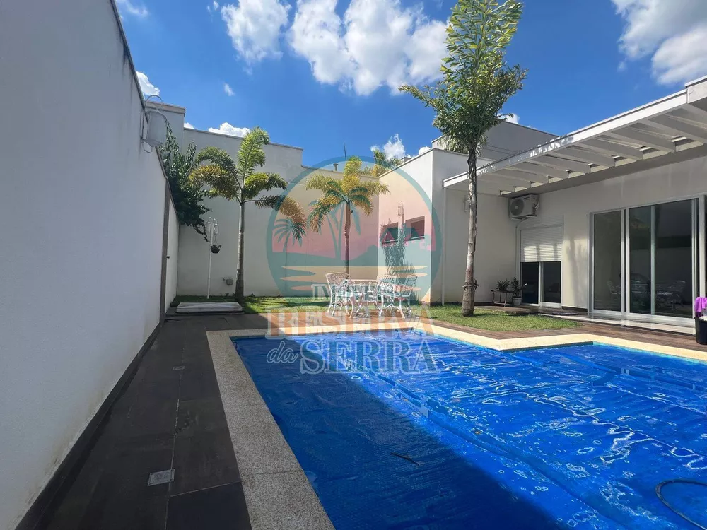 Casa de Condomínio à venda com 3 quartos, 224m² - Foto 1