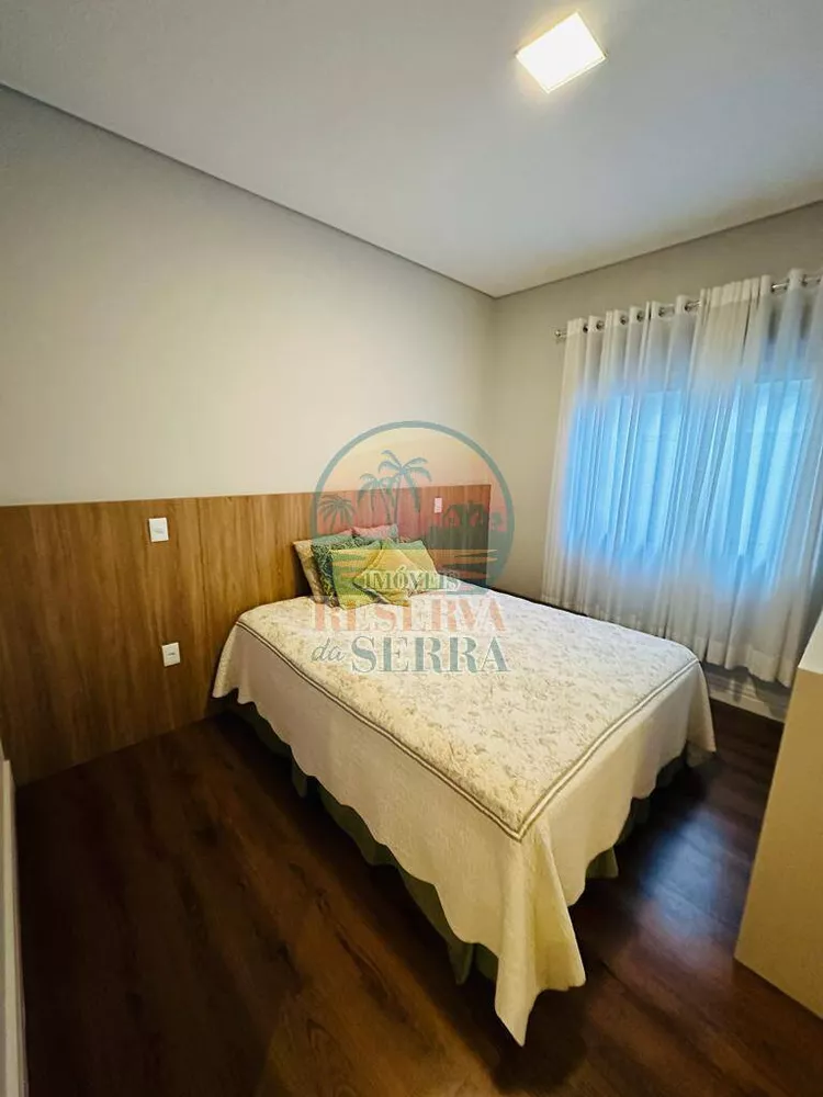 Casa de Condomínio à venda com 3 quartos, 270m² - Foto 1