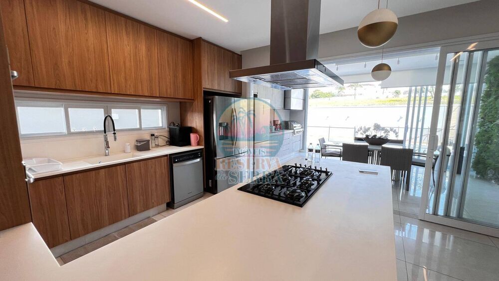 Casa de Condomínio à venda com 3 quartos, 254m² - Foto 2