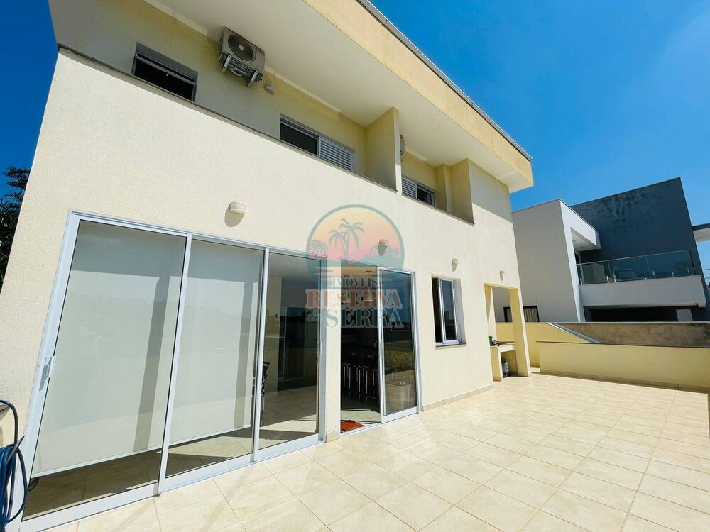 Casa de Condomínio à venda com 4 quartos, 280m² - Foto 1