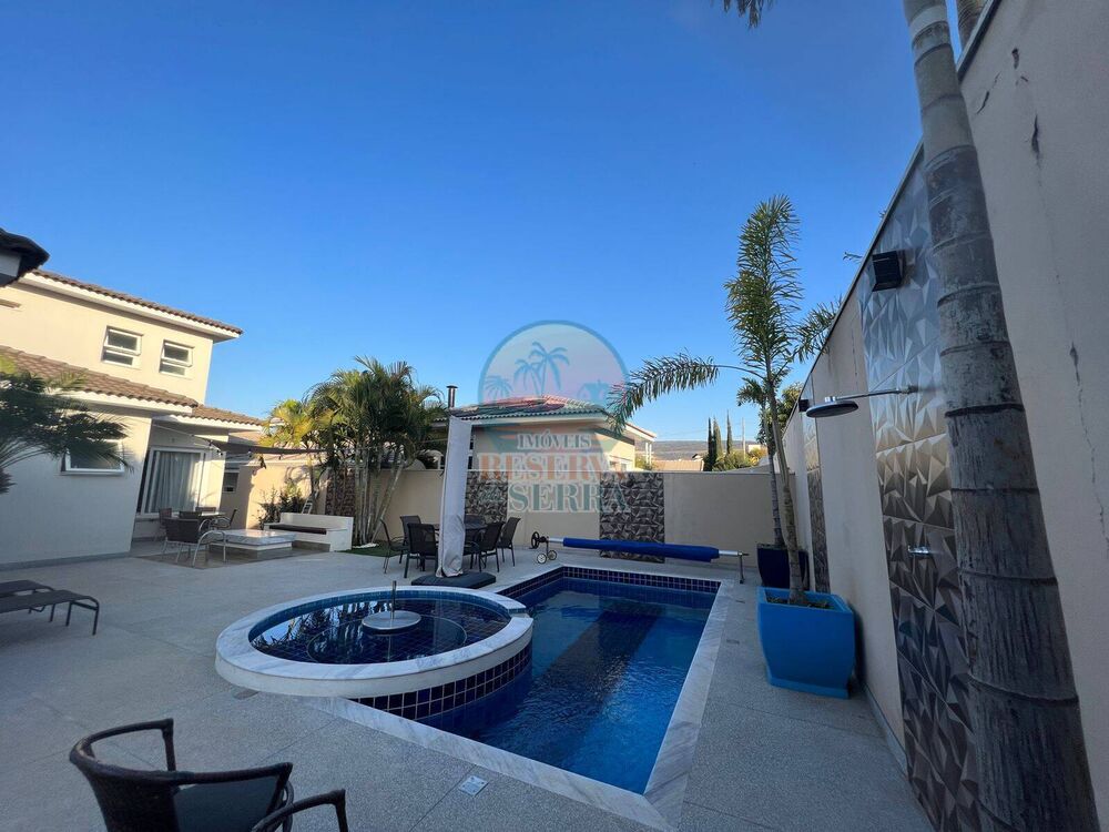 Casa de Condomínio à venda com 4 quartos, 216m² - Foto 1