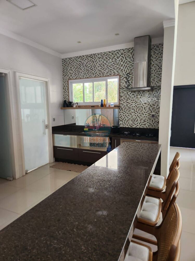 Casa de Condomínio à venda com 3 quartos, 230m² - Foto 2