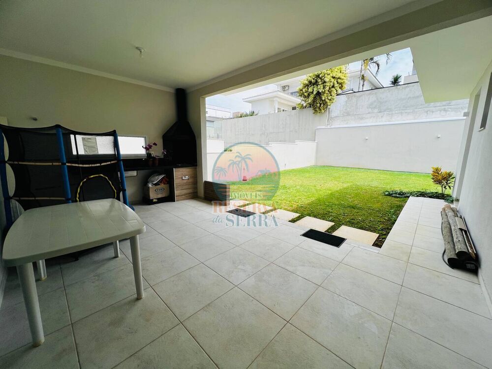 Casa de Condomínio à venda e aluguel com 4 quartos, 245m² - Foto 1