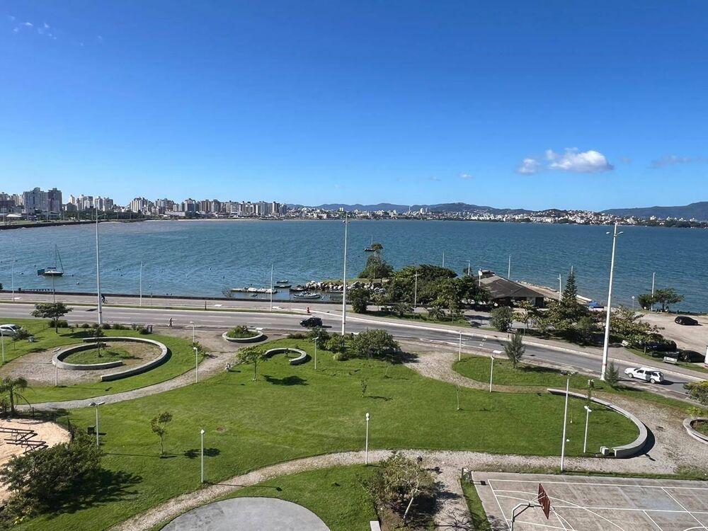 Apartamento à venda com 3 quartos, 150m² - Foto 2