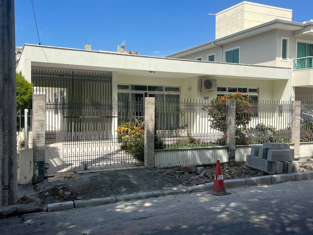 Casa, 4 quartos, 260 m² - Foto 2