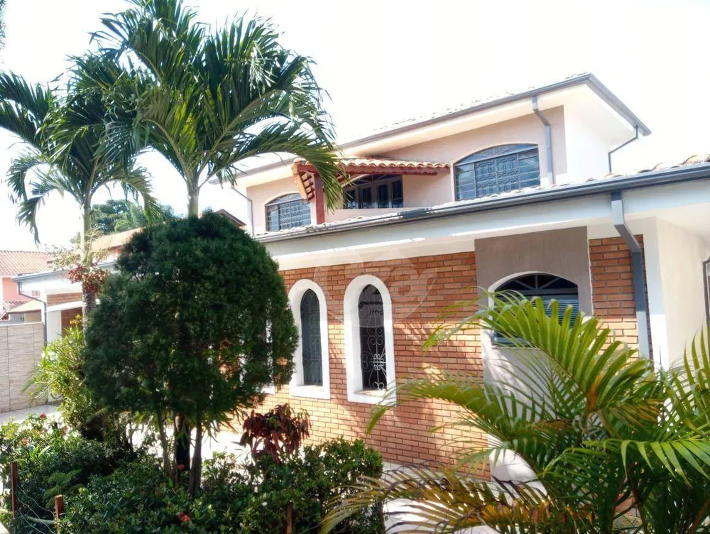 Casa, 3 quartos, 217 m² - Foto 1