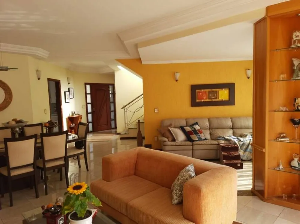 Casa, 3 quartos, 279 m² - Foto 1