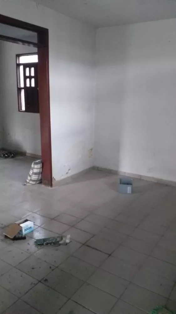 Casa à venda com 4 quartos, 250m² - Foto 3