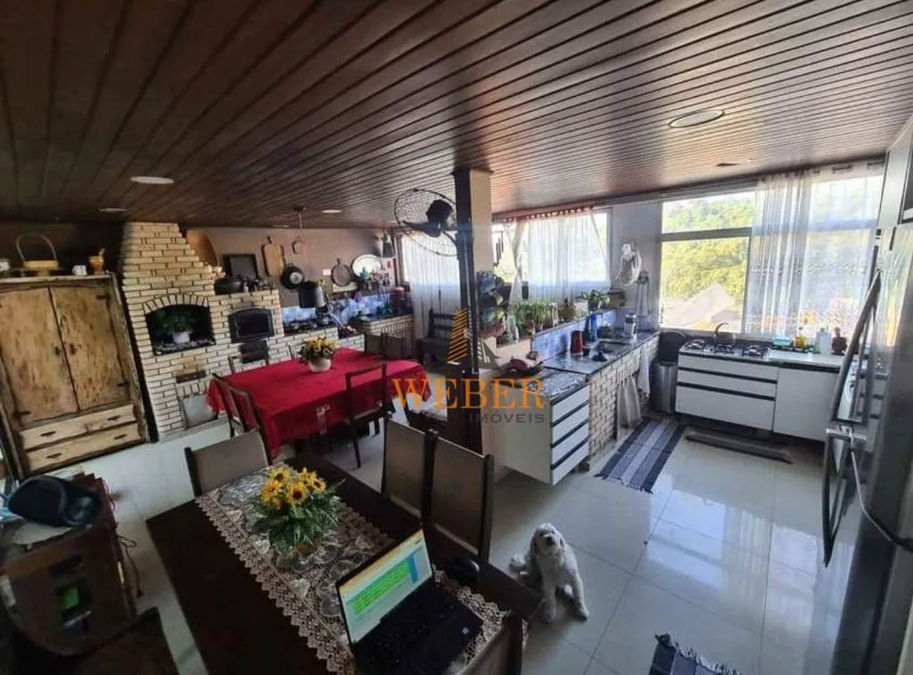 Sobrado à venda com 6 quartos, 160m² - Foto 1