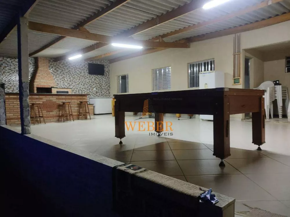 Casa à venda com 3 quartos, 400m² - Foto 1