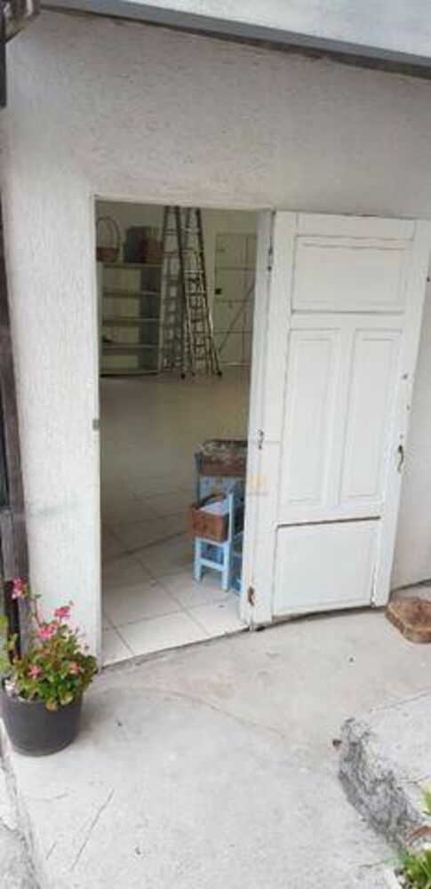 Casa à venda com 2 quartos, 120m² - Foto 1