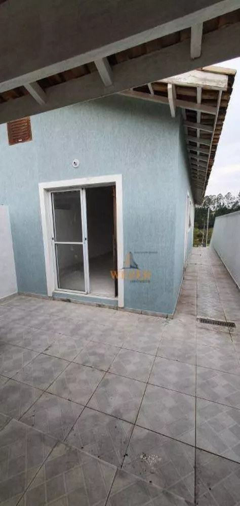 Casa à venda com 2 quartos, 60m² - Foto 4