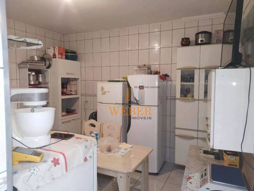 Casa à venda com 2 quartos, 110m² - Foto 2