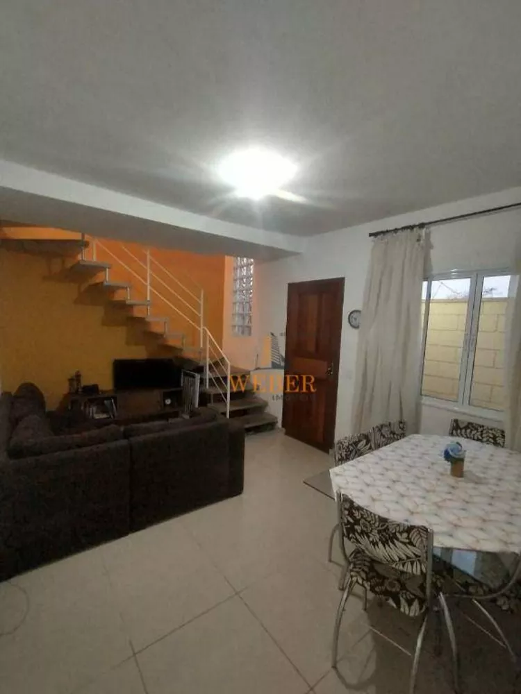 Casa à venda com 2 quartos, 62m² - Foto 4