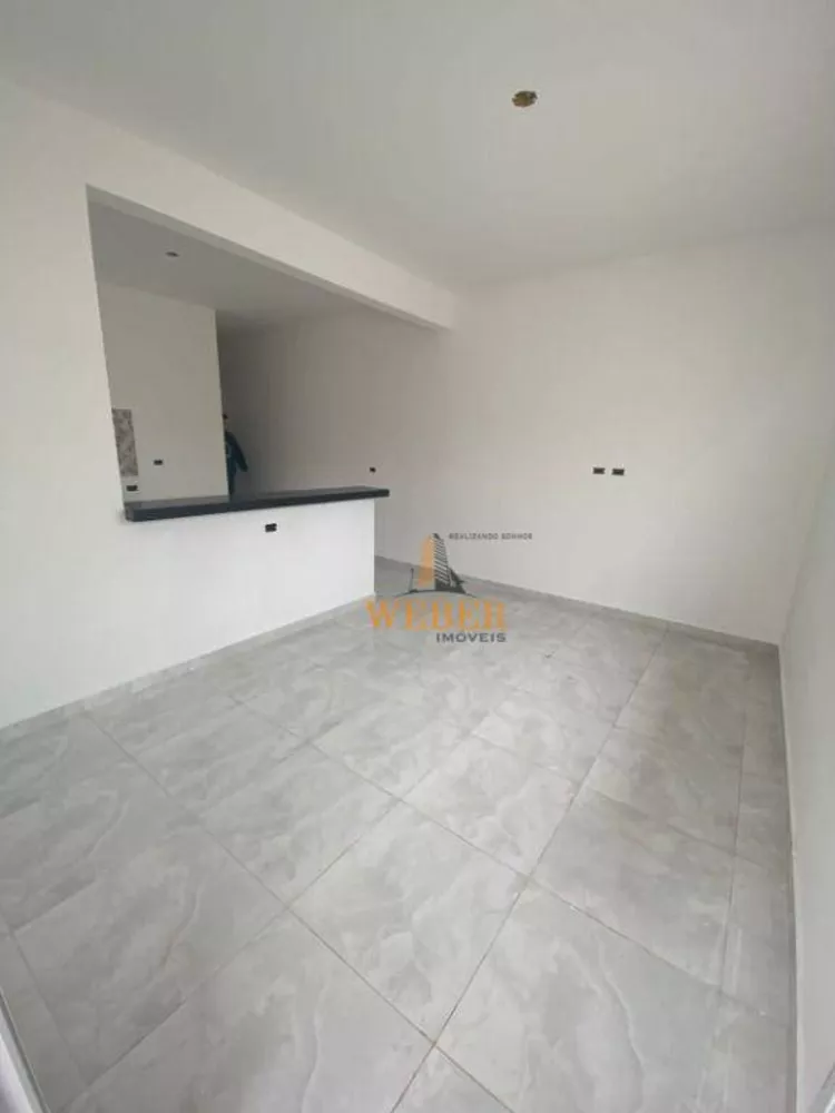 Casa à venda com 2 quartos, 70m² - Foto 4