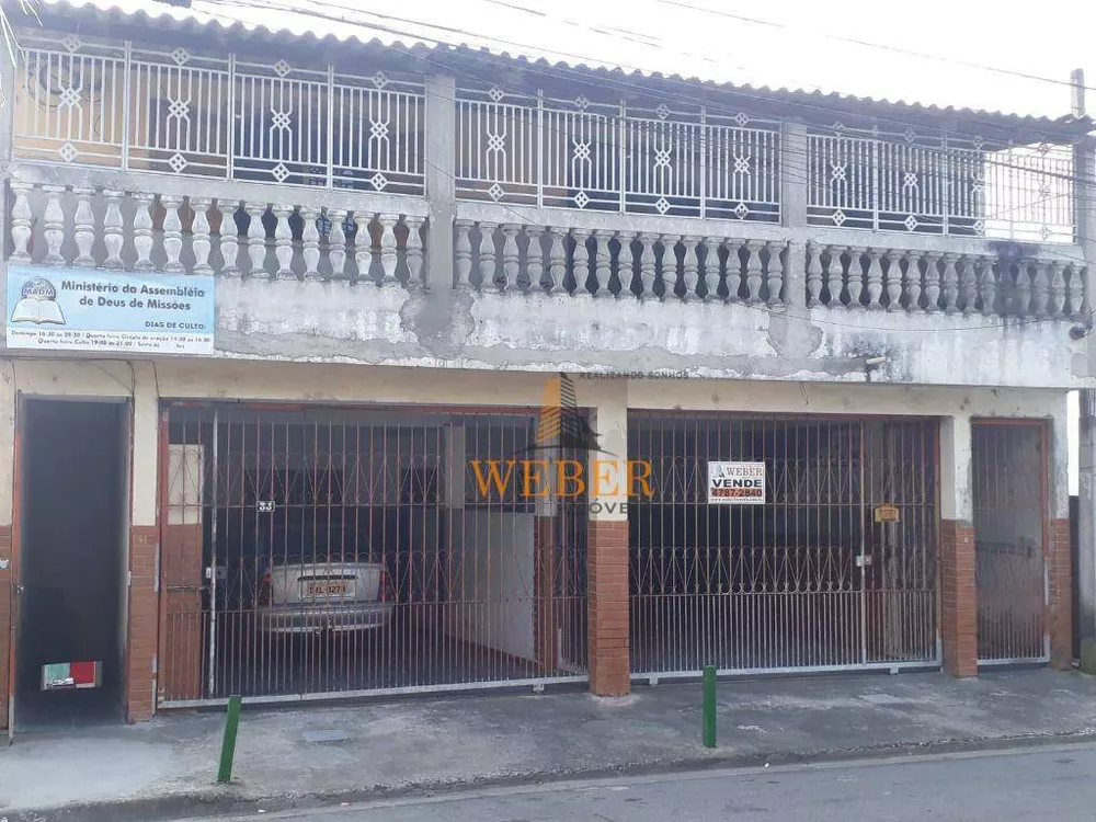 Casa à venda com 9 quartos, 300m² - Foto 1