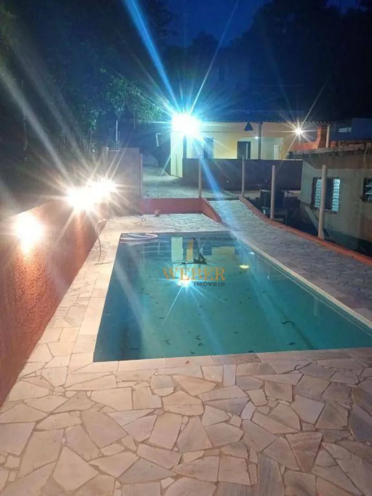 Chácara, 3 quartos, 1100 m² - Foto 1