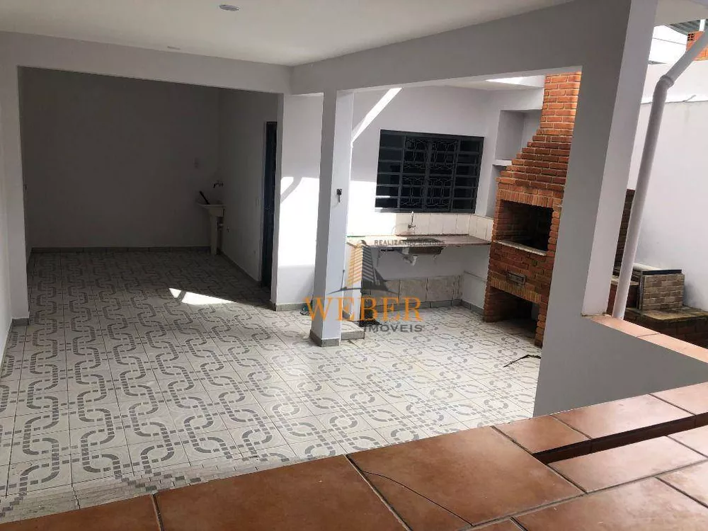 Casa à venda com 3 quartos, 130m² - Foto 2