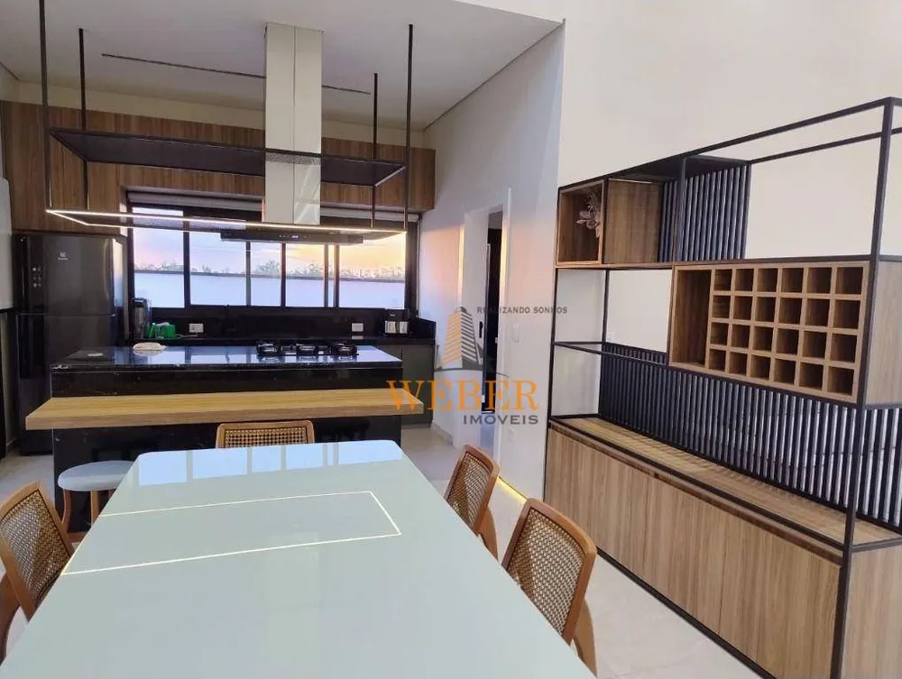 Casa, 3 quartos, 196 m² - Foto 1