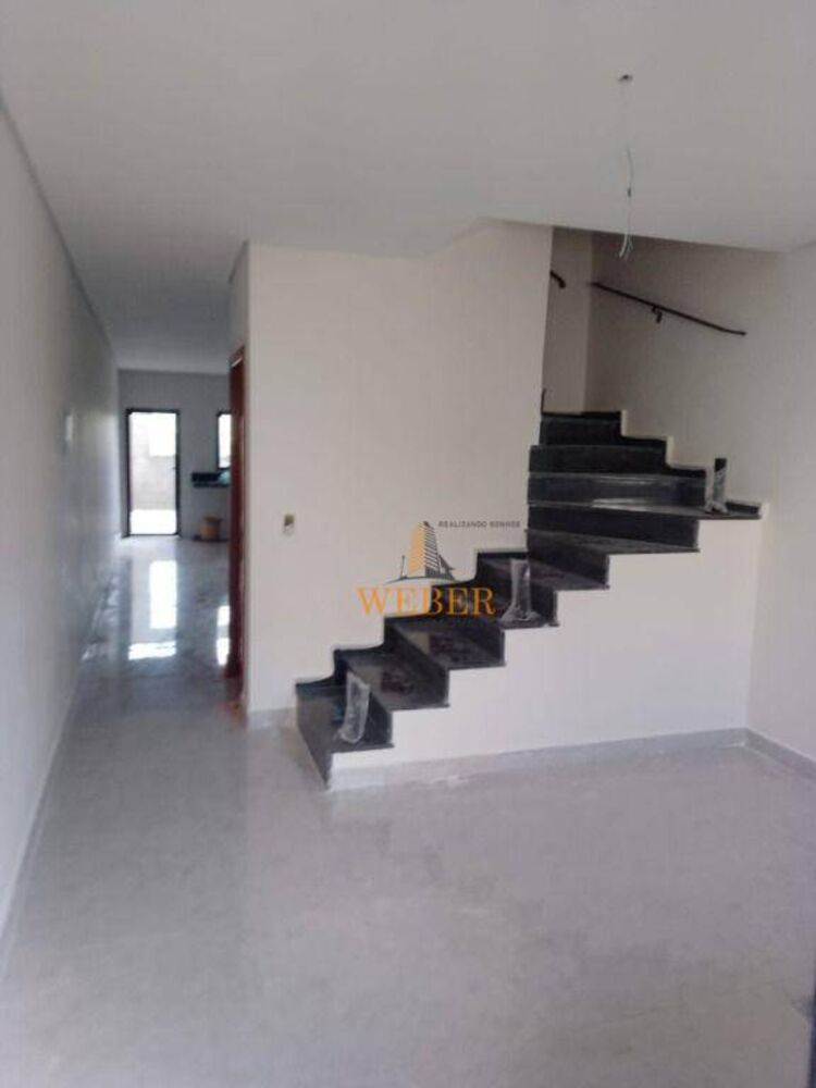 Casa à venda com 3 quartos, 120m² - Foto 2