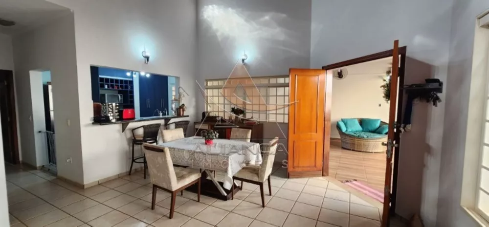 Casa à venda com 3 quartos, 208m² - Foto 2