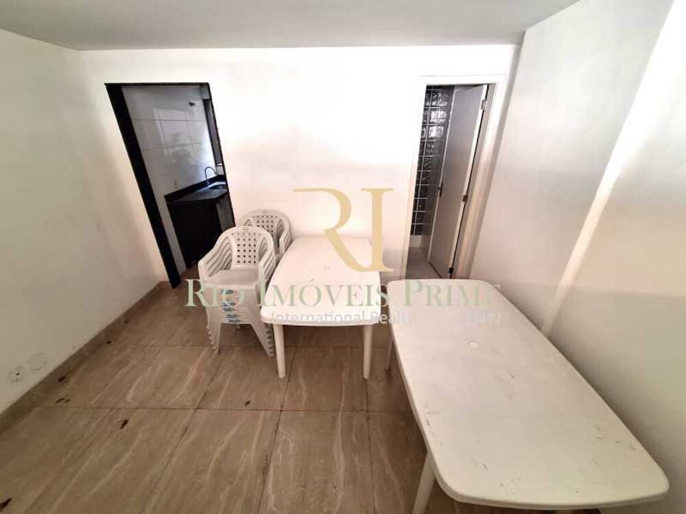 Apartamento à venda com 3 quartos, 100m² - Foto 2