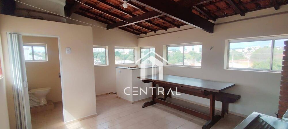 Casa à venda com 2 quartos, 161m² - Foto 4