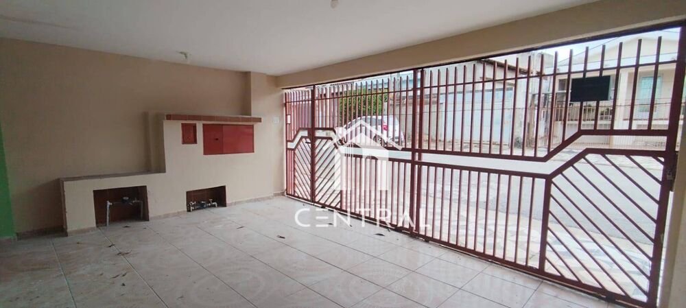 Casa à venda com 2 quartos, 161m² - Foto 1