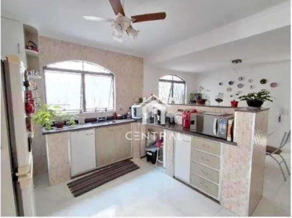Sobrado, 3 quartos, 236 m² - Foto 1