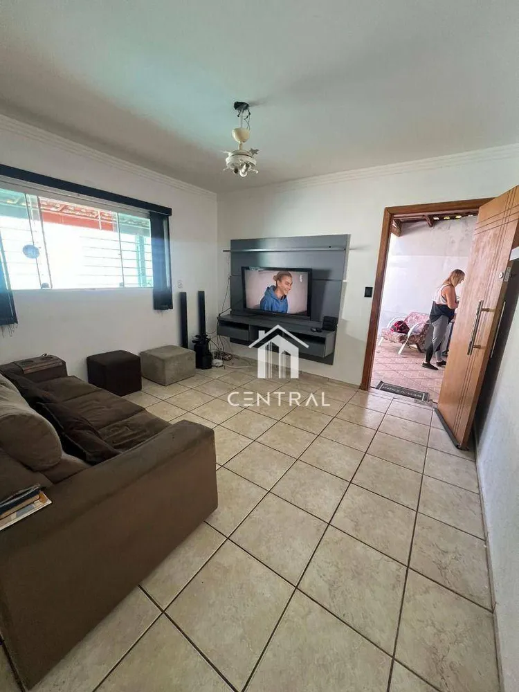 Casa, 3 quartos, 199 m² - Foto 2