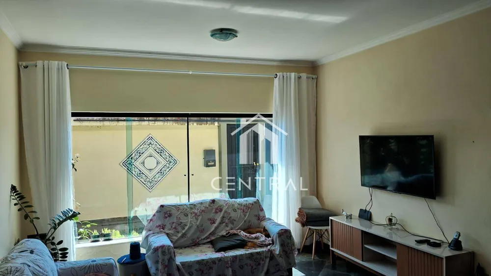 Sobrado, 3 quartos, 330 m² - Foto 1