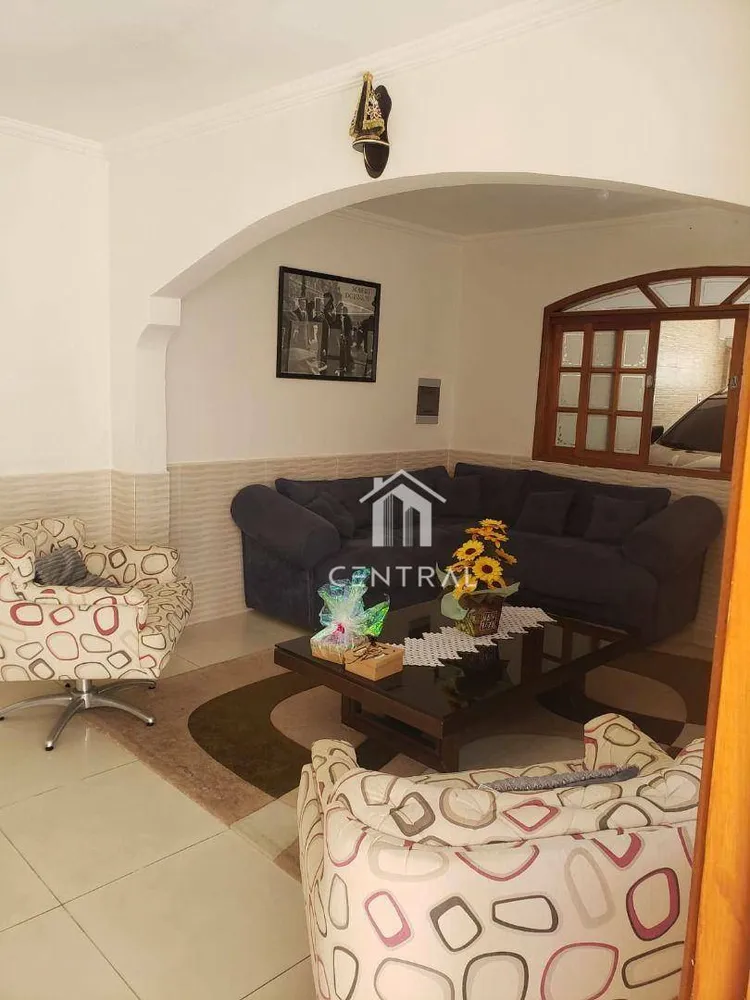 Casa, 3 quartos, 231 m² - Foto 1