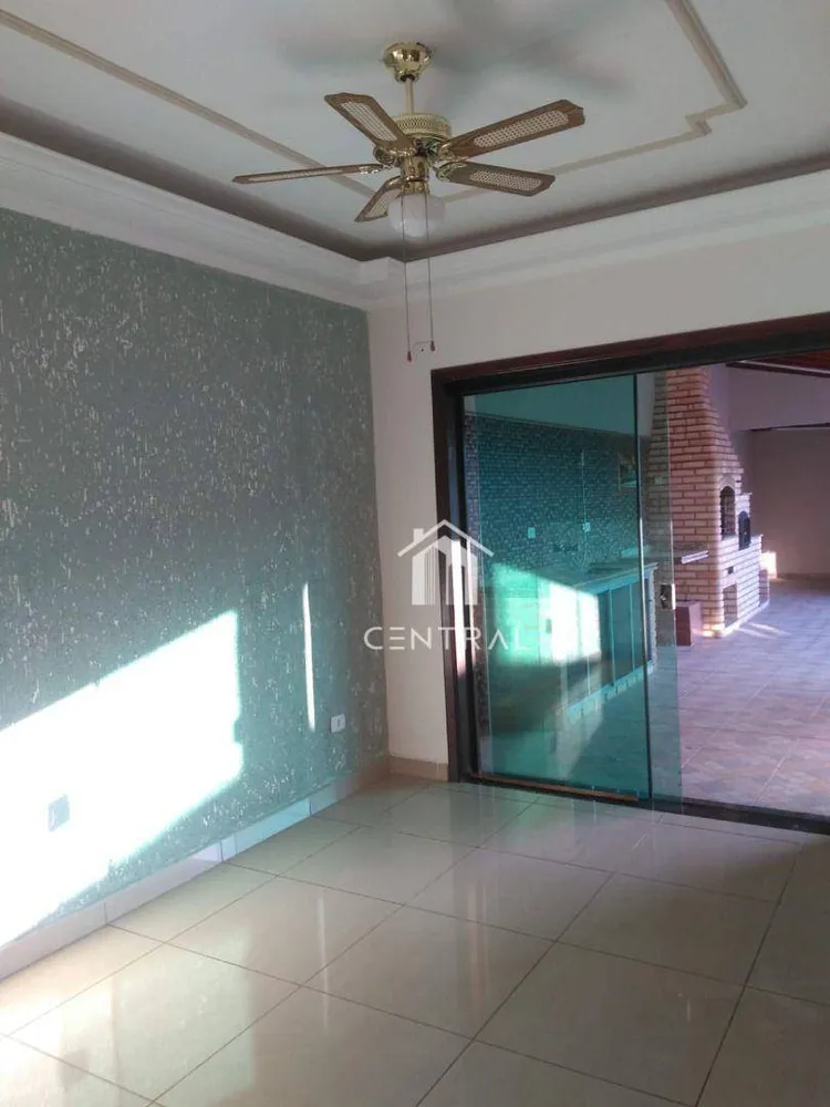 Casa, 3 quartos, 212 m² - Foto 2