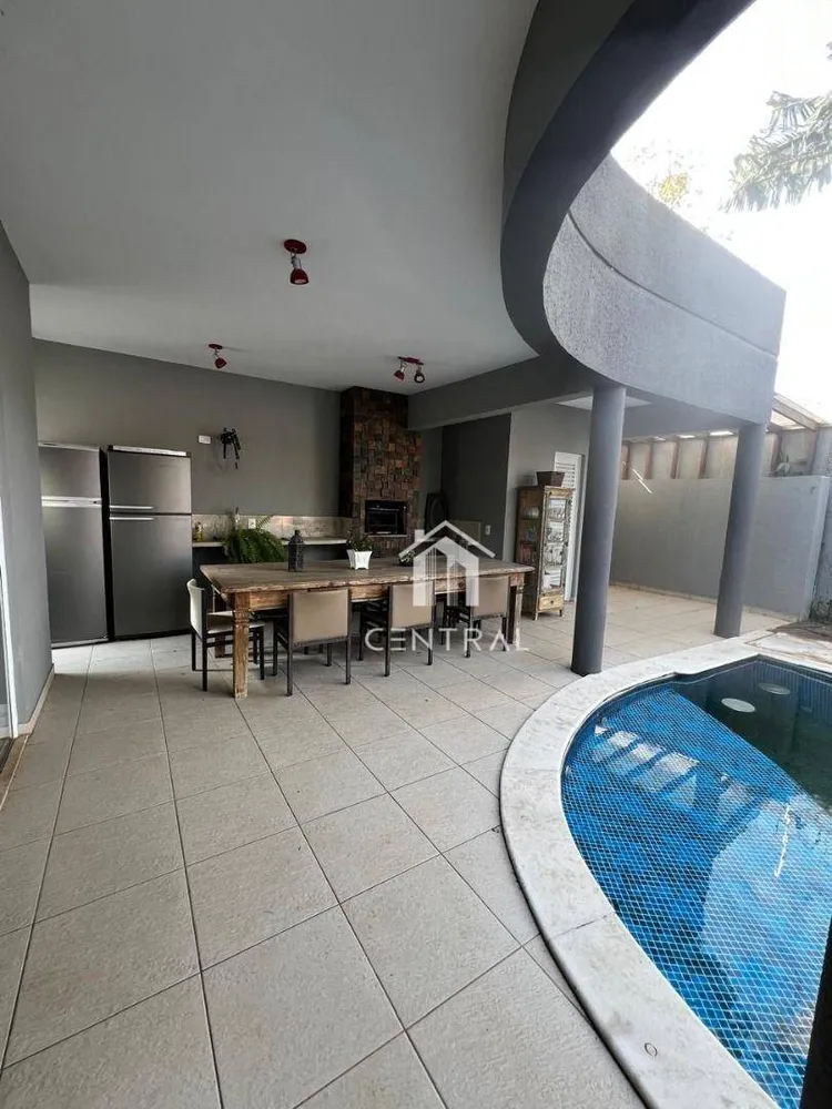 Sobrado, 3 quartos, 284 m² - Foto 2