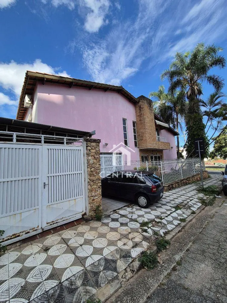 Sobrado, 5 quartos, 312 m² - Foto 1