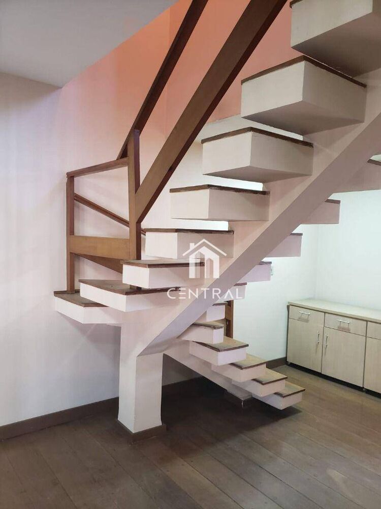 Sobrado, 3 quartos, 302 m² - Foto 1