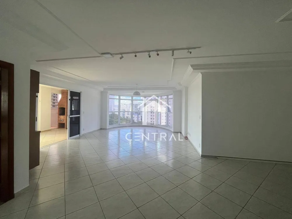 Apartamento, 3 quartos, 210 m² - Foto 1