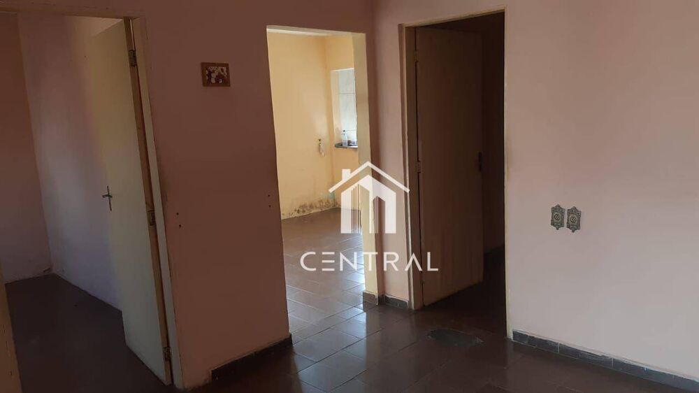 Casa à venda com 3 quartos, 310m² - Foto 2