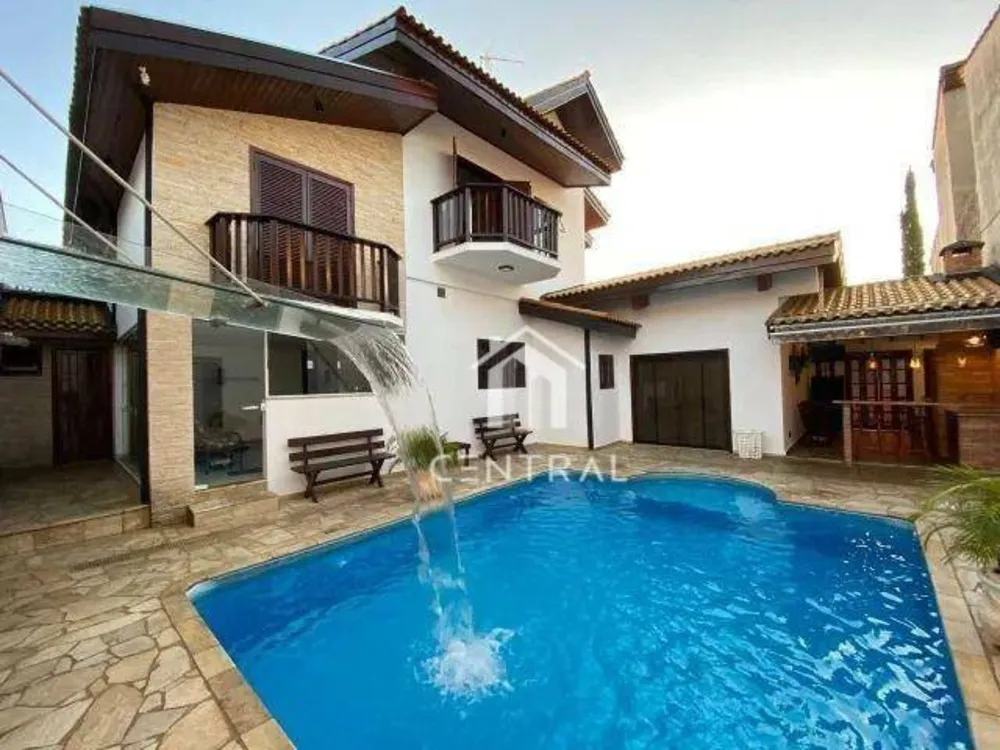 Sobrado, 3 quartos, 340 m² - Foto 1