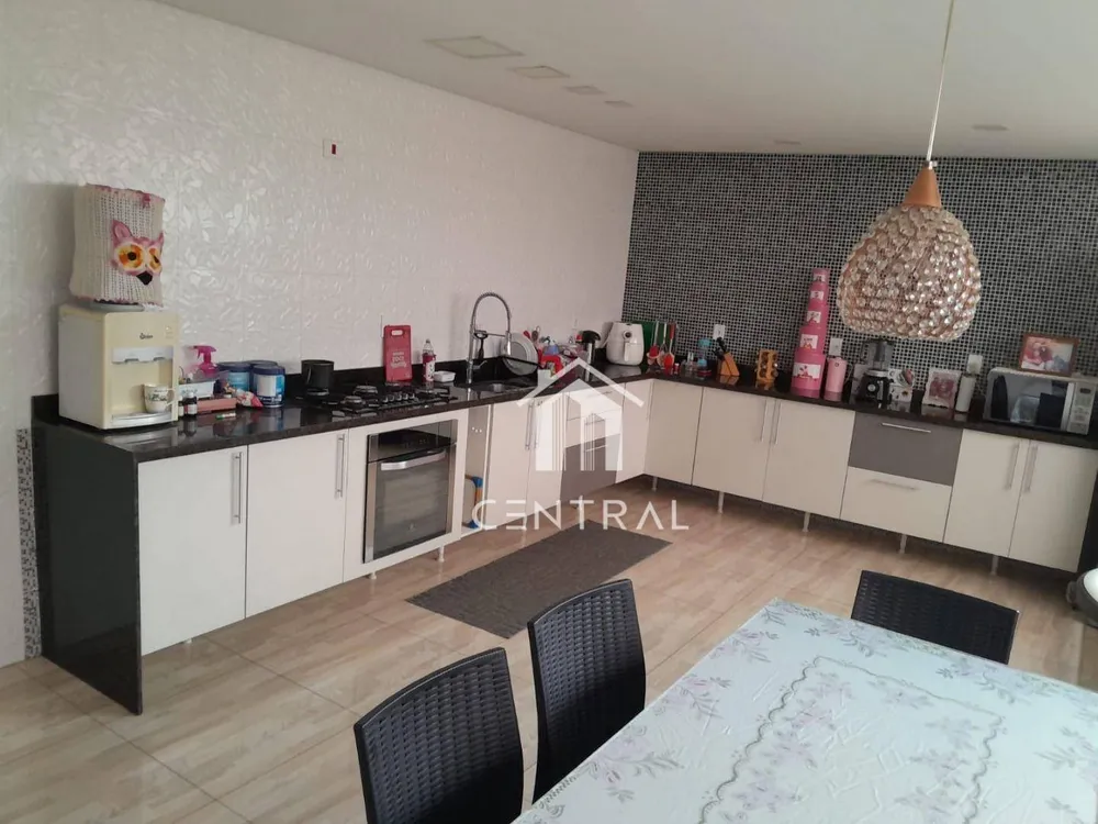 Sobrado, 3 quartos, 218 m² - Foto 2